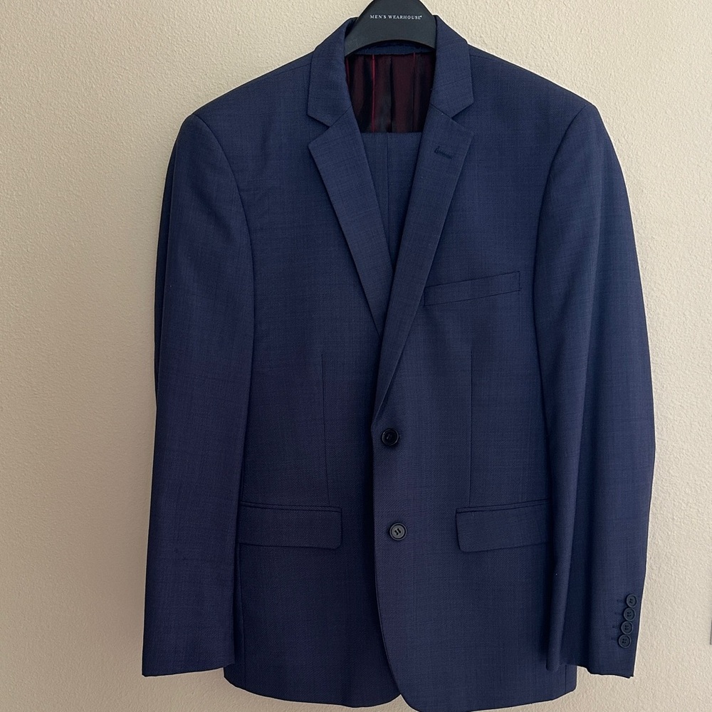 Elegant Navy Men's Suit-Jacket and Trousers 30R EUC